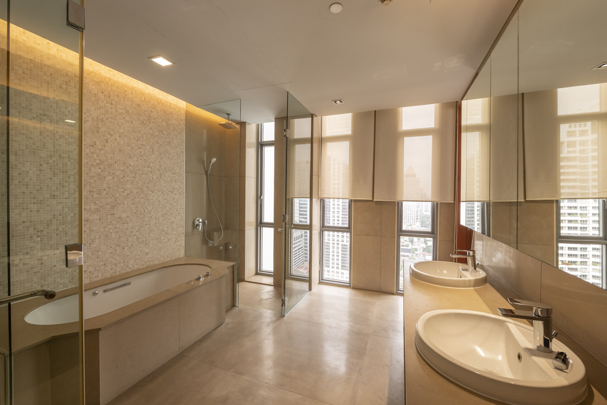 For SaleCondoSathorn, Narathiwat : 🔥Urgent Sale!🔥 The Sukhothai Residences, near MRT Lumpini and BTS Sala Daeng stations.