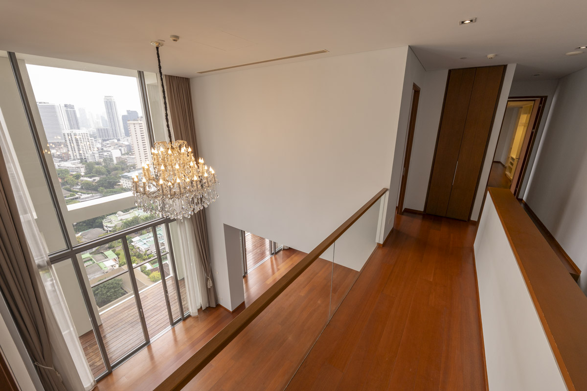 For SaleCondoSathorn, Narathiwat : 🔥Urgent Sale!🔥 The Sukhothai Residences, near MRT Lumpini and BTS Sala Daeng stations.