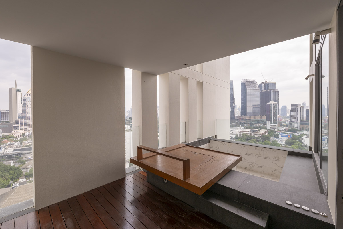 For SaleCondoSathorn, Narathiwat : 🔥Urgent Sale!🔥 The Sukhothai Residences, near MRT Lumpini and BTS Sala Daeng stations.