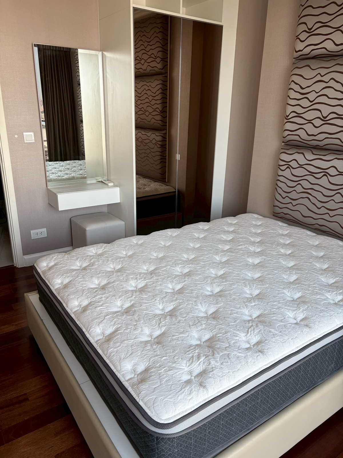 For RentCondoSamut Prakan,Samrong : Condo for Rent: The Metropolis Samrong Interchange Near BTS Samrong Interchange