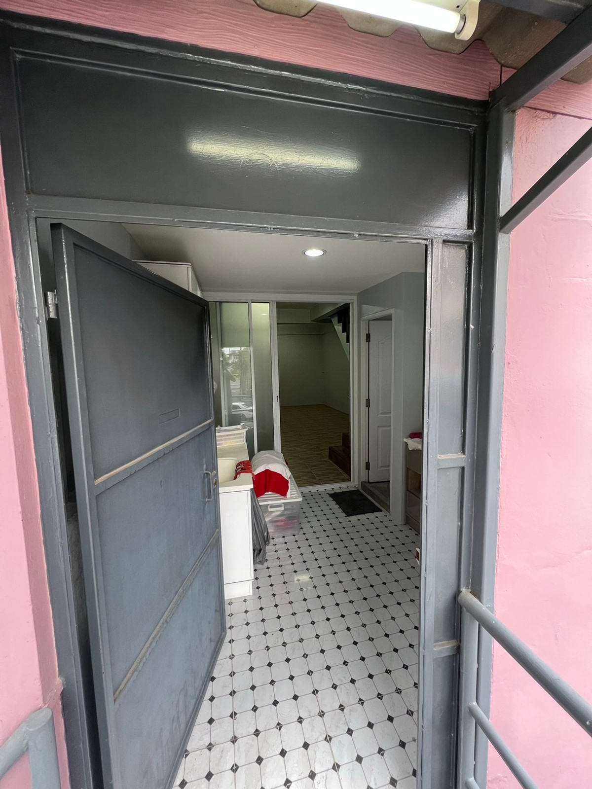 ให้เช่าอาคารพาณิชย์พระราม 3 สาธุประดิษฐ์ : ให้เช่า อาคารพาณิชย์สามชั้น ซอยแฉล้มนิมิตร 8 รีโนเวทใหม่ ยังไม่เคยปล่อยเช่า พร้อมเข้าอยู่