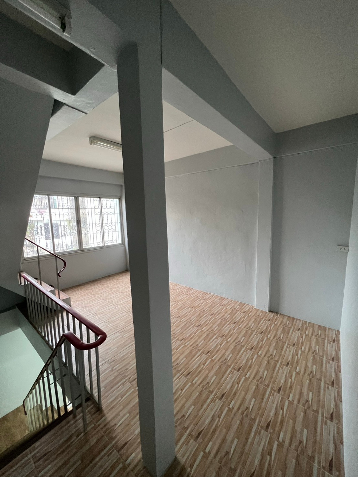 ให้เช่าอาคารพาณิชย์พระราม 3 สาธุประดิษฐ์ : ให้เช่า อาคารพาณิชย์สามชั้น ซอยแฉล้มนิมิตร 8 รีโนเวทใหม่ ยังไม่เคยปล่อยเช่า พร้อมเข้าอยู่