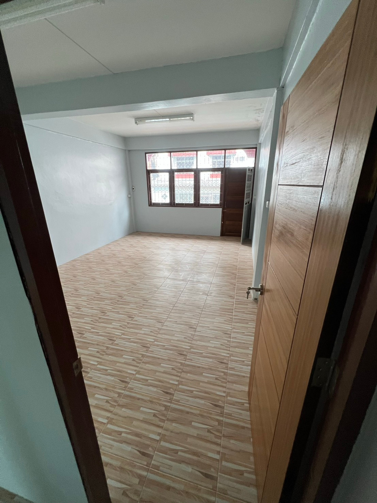 ให้เช่าอาคารพาณิชย์พระราม 3 สาธุประดิษฐ์ : ให้เช่า อาคารพาณิชย์สามชั้น ซอยแฉล้มนิมิตร 8 รีโนเวทใหม่ ยังไม่เคยปล่อยเช่า พร้อมเข้าอยู่