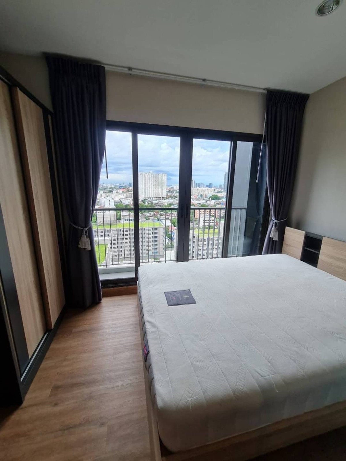 ให้เช่าคอนโดปิ่นเกล้า จรัญสนิทวงศ์ : ให้เช่า คอนโด เดอะทรีริโอ บางอ้อ สเตชั่น ส่วนกลางใหญ่ดีมาก ติด MRT บางอ้อ 