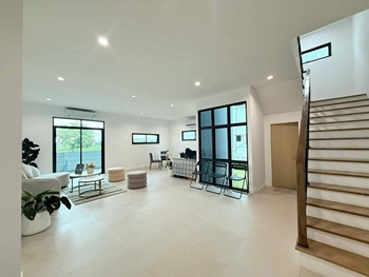 ขายโฮมออฟฟิศปทุมธานี รังสิต ธรรมศาสตร์ : โฮมออฟฟิศ คลองสี่  พื้นที่ 49 ตร.ว. ต.คลองสี่ อ.คลองหลวง จ.ปทุมธานี เนื้อที่ 49 ตารางวา ราคาขาย 9,590,000 บาท  