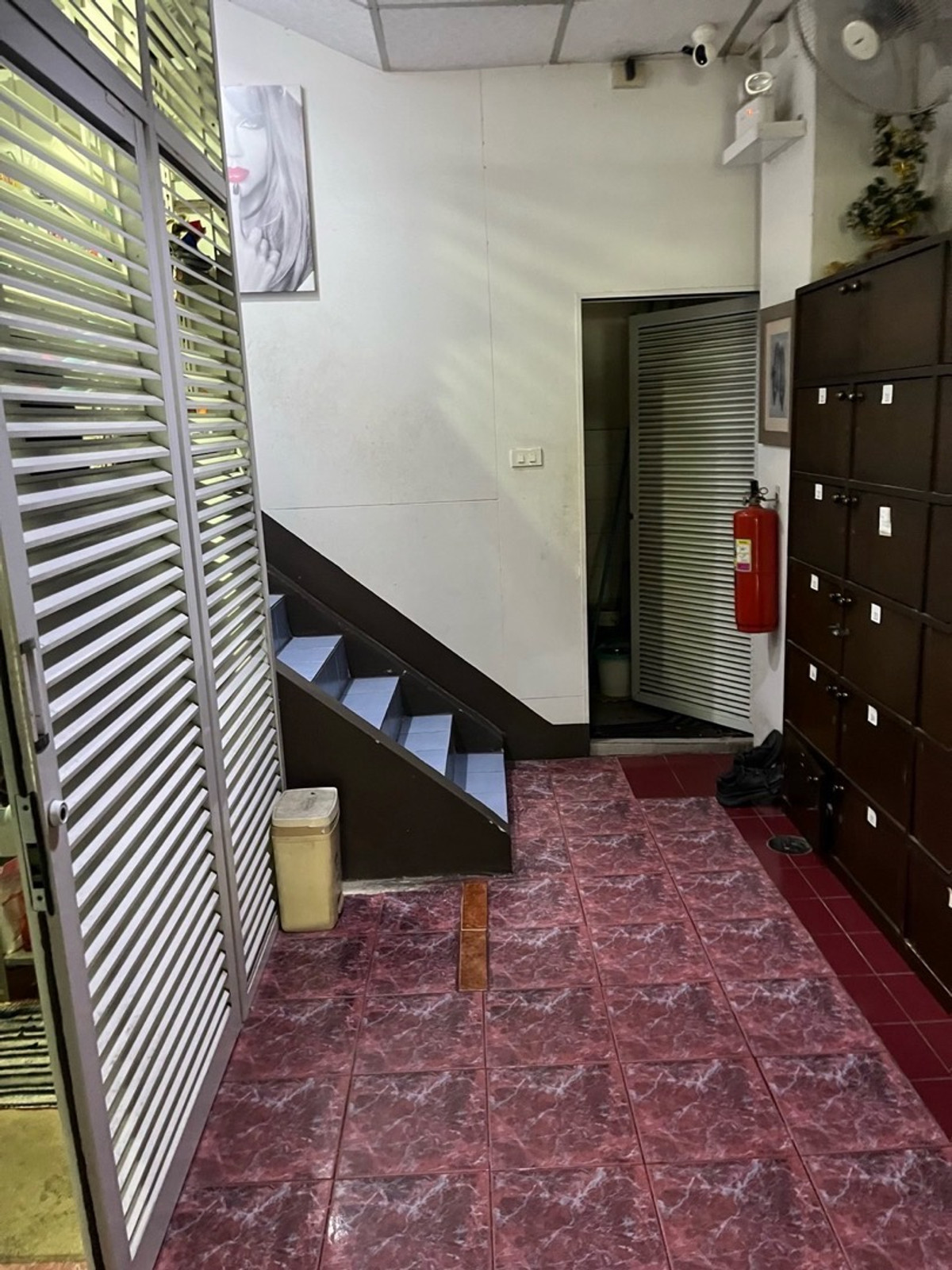 For RentShop HouseSukhumvit, Asoke, Thonglor : For rent: 2 commercial buildings on the main road, Sukhumvit, along the BTS Phrom Phong • Thonglor line.