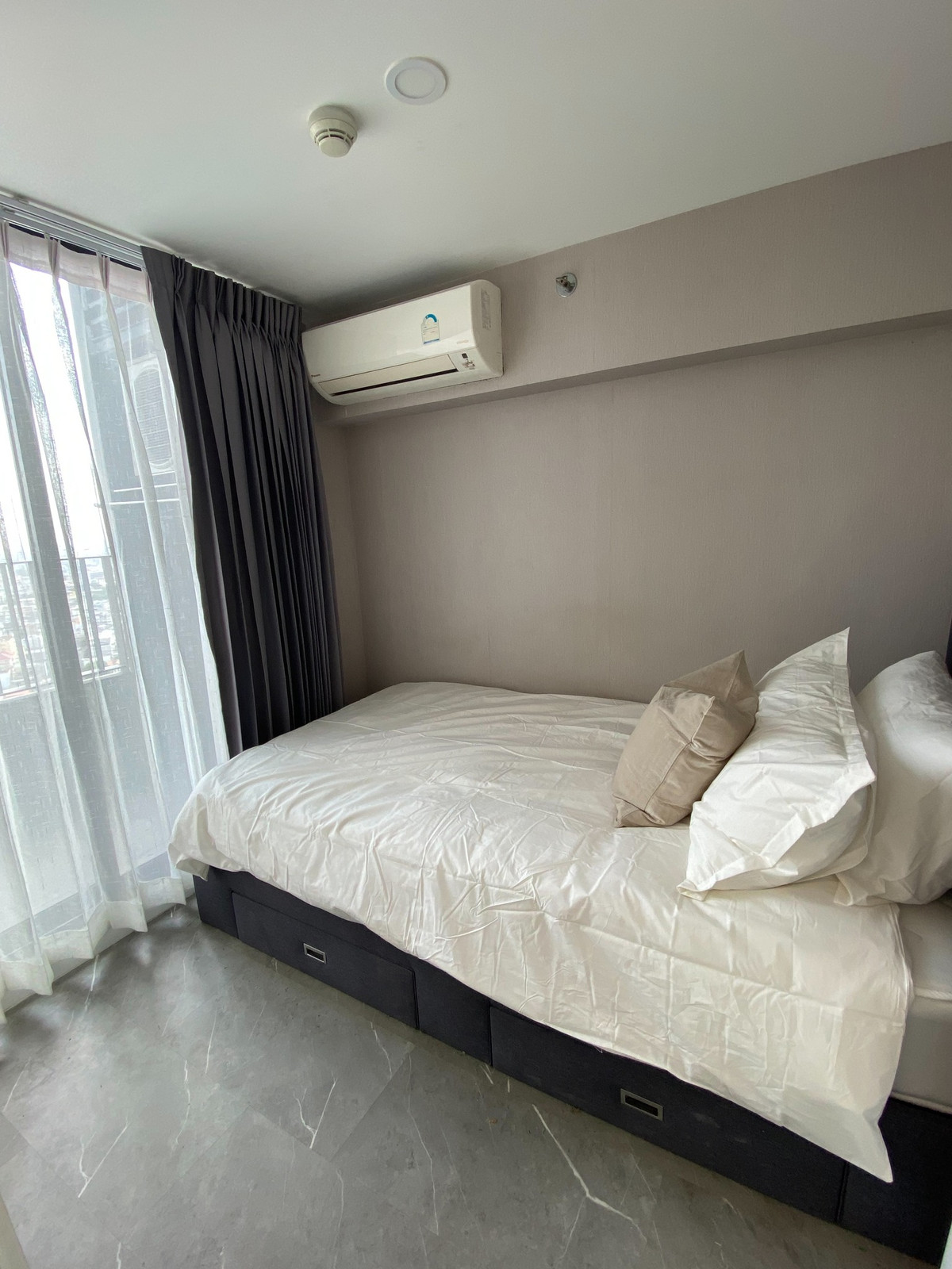 For RentCondoSathorn, Narathiwat : Condo for rent in the heart of Sathorn business district, near BTS Chong Nonsi : Knightsbridge Prime Sathorn : 2 bedroom Duplex, fully furnished, ready to move in.