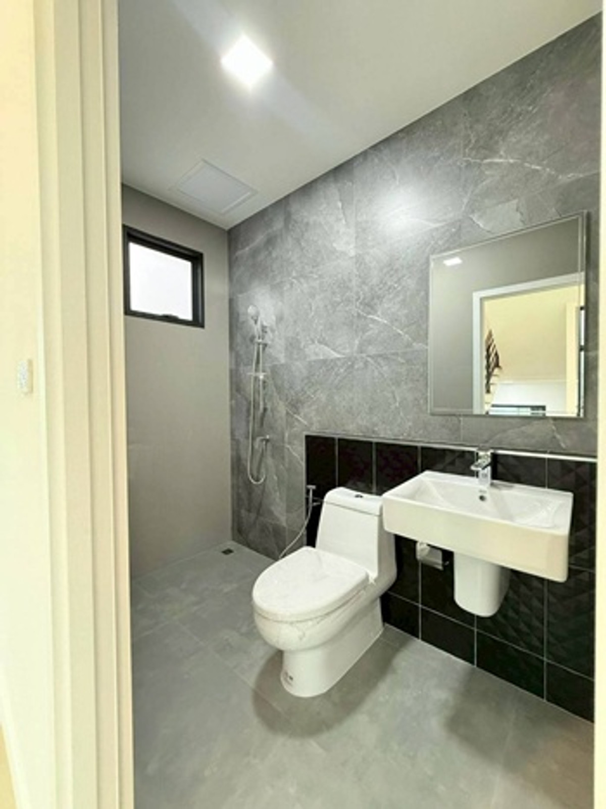 ขายโฮมออฟฟิศปทุมธานี รังสิต ธรรมศาสตร์ : โฮมออฟฟิศ คลองสี่  พื้นที่ 49 ตร.ว. ต.คลองสี่ อ.คลองหลวง จ.ปทุมธานี เนื้อที่ 49 ตารางวา ราคาขาย 9,590,000 บาท  