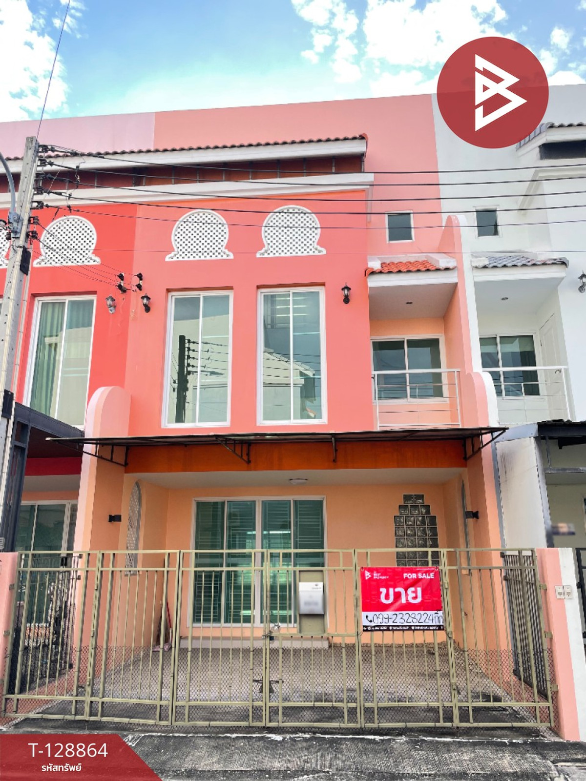 For SaleTownhomePattaya, Bangsaen, Chonburi : 3-story townhome for sale, Villa Maroc Village project, Chonburi.