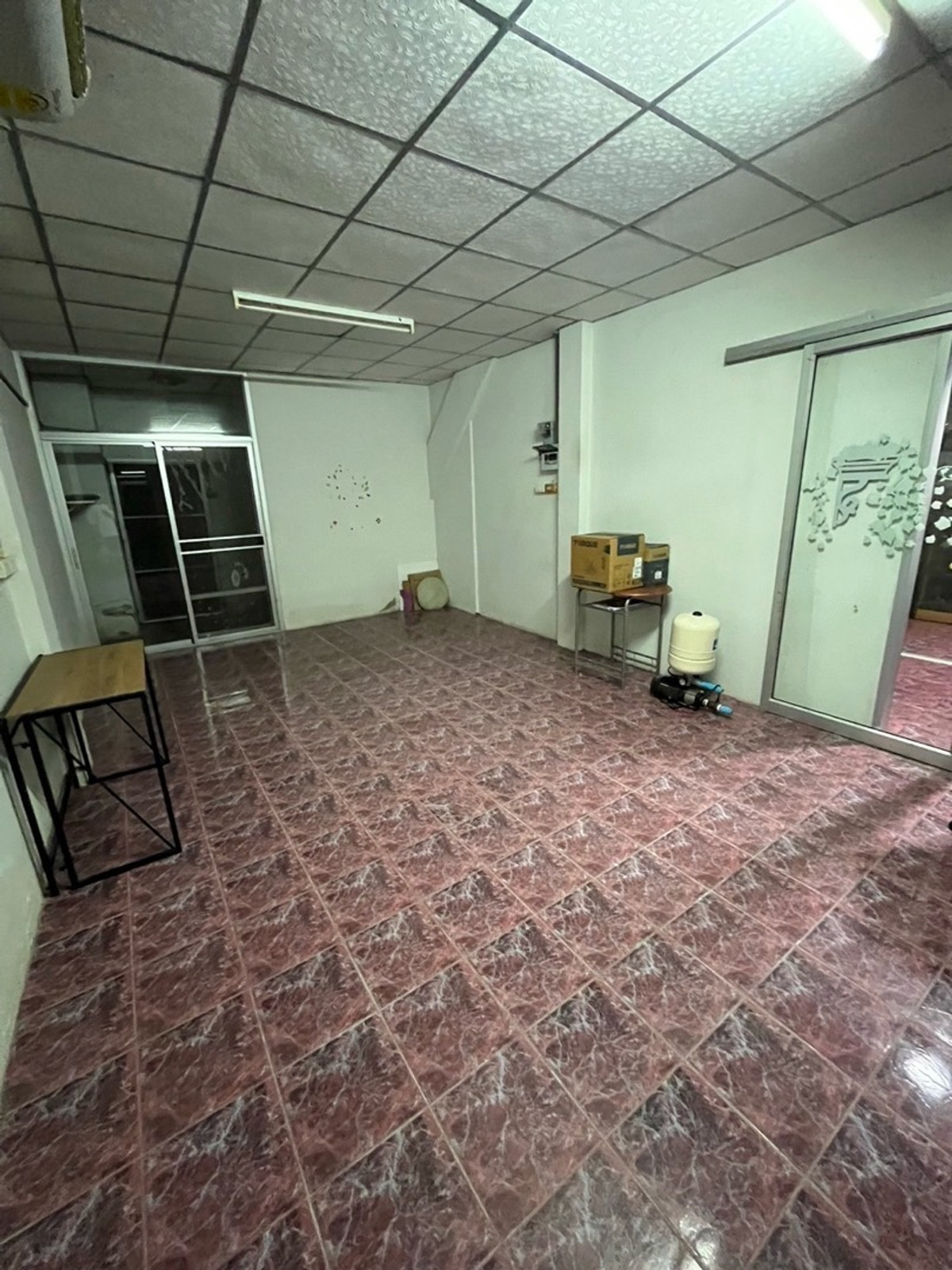 For RentShop HouseSukhumvit, Asoke, Thonglor : For rent: 2 commercial buildings on the main road, Sukhumvit, along the BTS Phrom Phong • Thonglor line.