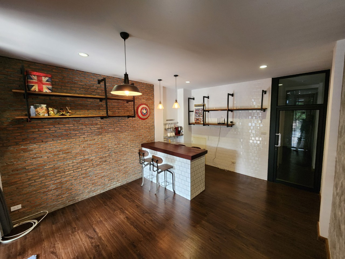 For RentTownhomeChaengwatana, Muangthong : Lovely modern-designed house with garden view, located close to the clubhouse , near MRT Si Rat Station 🚆