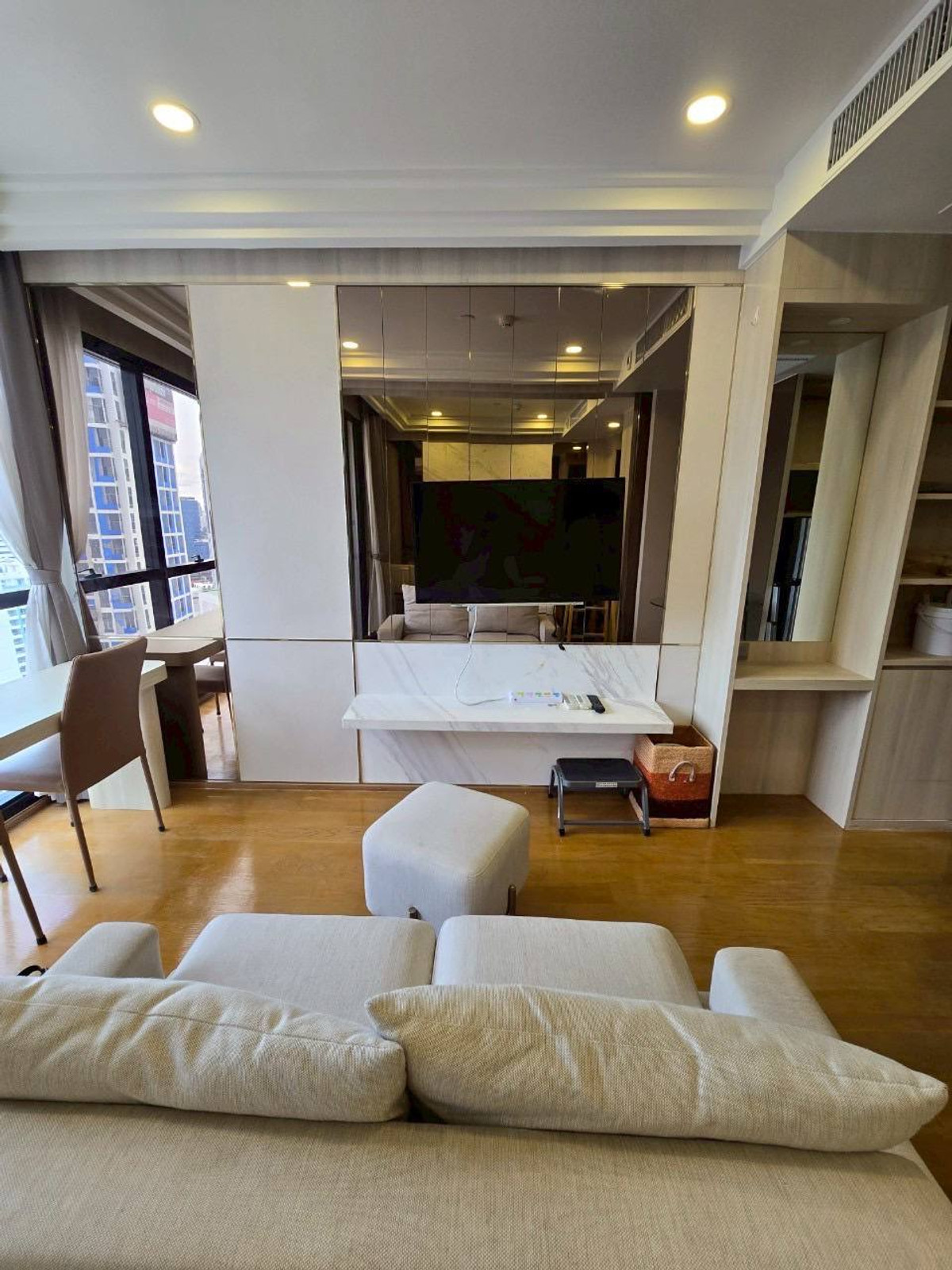 For RentCondoSiam Paragon ,Chulalongkorn,Samyan : Ashton Chula Silom【𝐑𝐄𝐍𝐓】🔥A luxurious, bright, and elegant room with a sharp design and premium materials, creating a sleek and stylish look.🔥 Contact Line ID: @hacondo