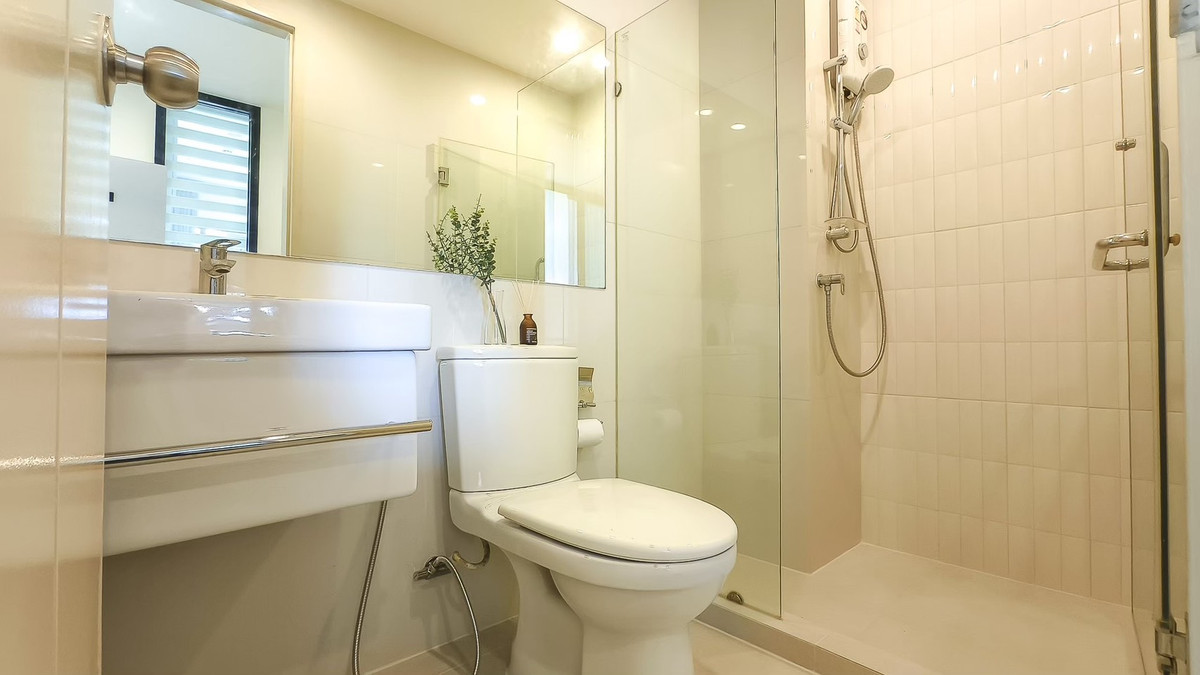 For SaleCondoRama9, Petchburi, RCA : for sale condo Life Asoke (S03-2202)