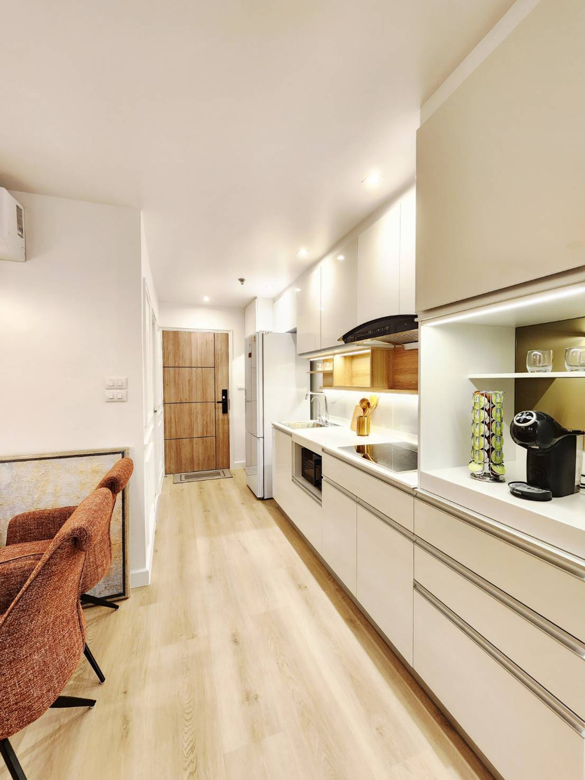 For RentCondoNana, North Nana,Sukhumvit13, Soi Nana : Luxury condo for rent, Sukhumvit Suites, Soi Sukhumvit 13, beautifully decorated, fully furnished.