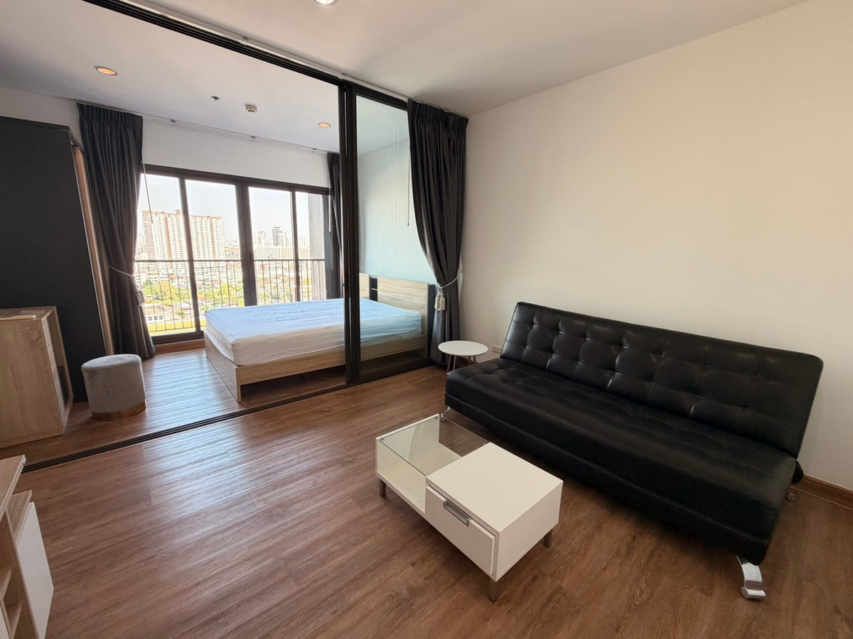 For RentCondoPinklao, Charansanitwong : Condo for rent, The Tree Rio Bang O Station, very large common area, next to MRT Bang O.