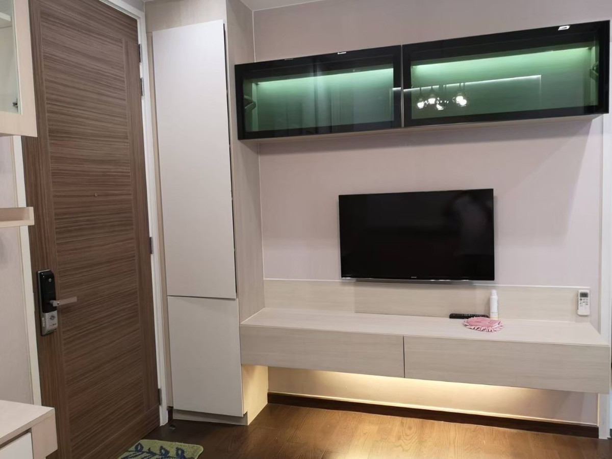 For SaleCondoRama9, Petchburi, RCA : 🔥 Urgent sale 🔥 Cheapest, beautiful room, corner room, really wide room, very good view, pool view Call 0619824959