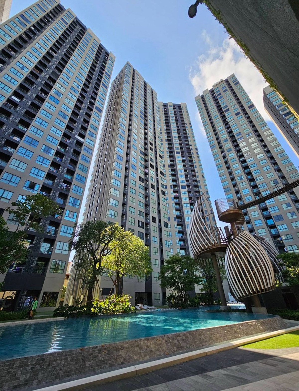 ขายร้านค้า/ตลาดนัดอ่อนนุช อุดมสุข : ขายพื้นที่เชิงพาณิชย์ พร้อมสัญญาร้านทำผมฐานลูกค้าแน่น ในคอนโด Elio Del Nest จำนวน 1,459 ยูนิต | ขนาด 44.13 ตรม | 082-4499822