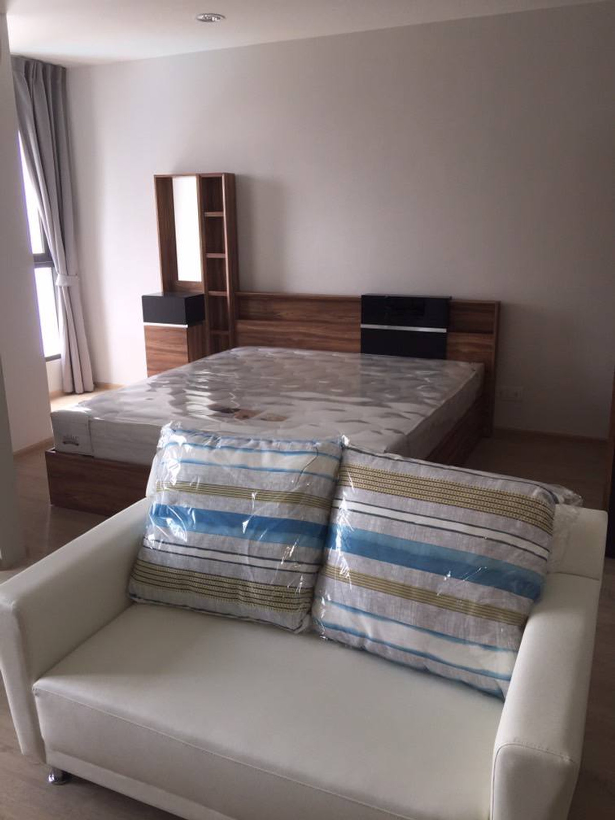 ให้เช่าคอนโดราชเทวี พญาไท : Ideo Q Ratchathewi【𝐒𝐄𝐋𝐋 & 𝐑𝐄𝐍𝐓】🔥โทนห้องอบอุ่น มีดีไซน์ พร้อมระเบียงเปิดรับวิวในเมือง🔥 ติดต่อไลน์ไอดี: @hacondo