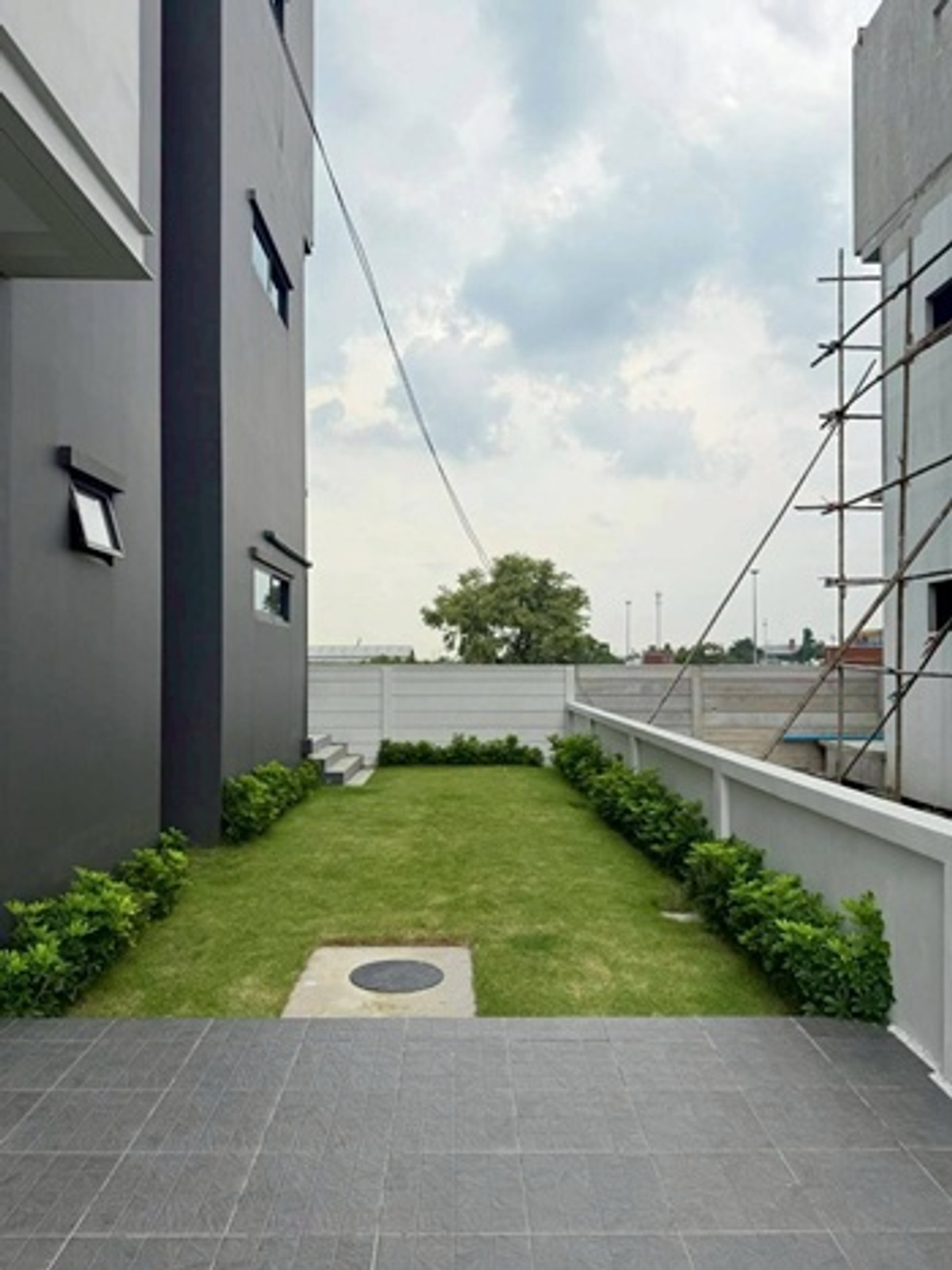 ขายโฮมออฟฟิศปทุมธานี รังสิต ธรรมศาสตร์ : โฮมออฟฟิศ คลองสี่  พื้นที่ 49 ตร.ว. ต.คลองสี่ อ.คลองหลวง จ.ปทุมธานี เนื้อที่ 49 ตารางวา ราคาขาย 9,590,000 บาท  