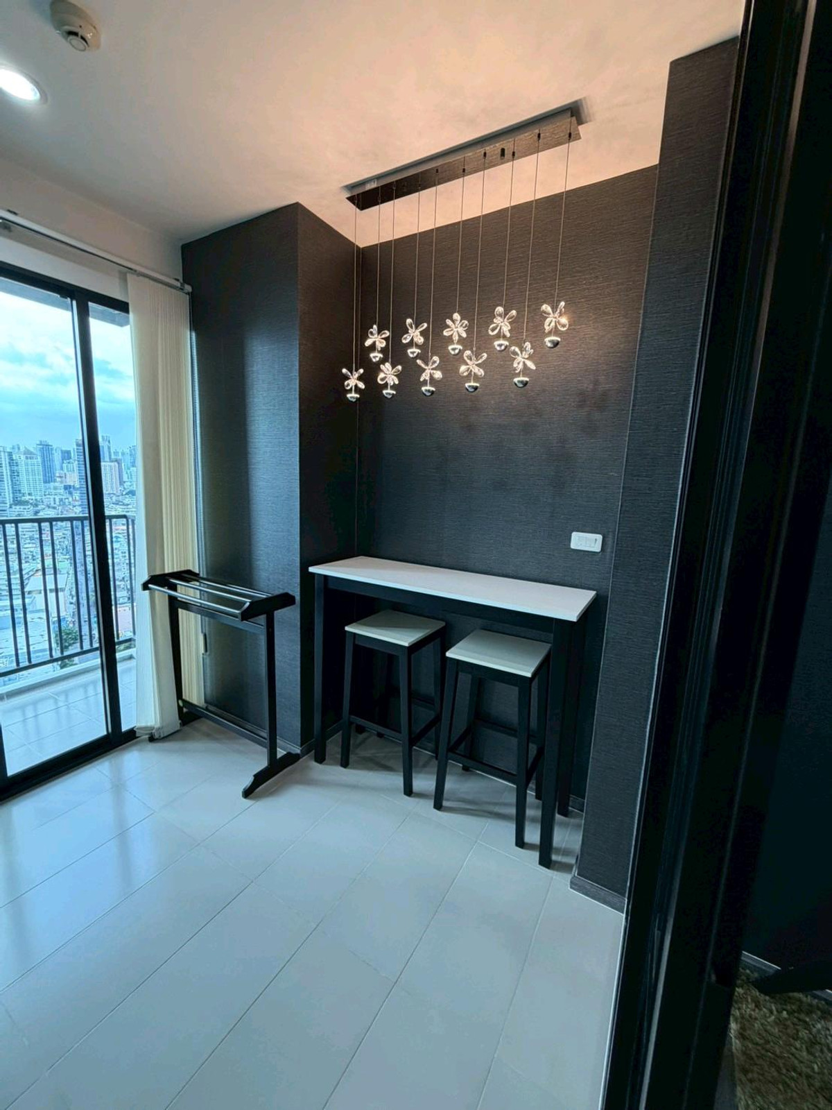 ให้เช่าคอนโดอ่อนนุช อุดมสุข : ให้เช่าด่วน! ห้องสวย ราคาพิเศษสุด! คอนโดหรู The Base Park West - 1 ห้องนอน, 1 ห้องน้ำ - 33 ตร.ม.