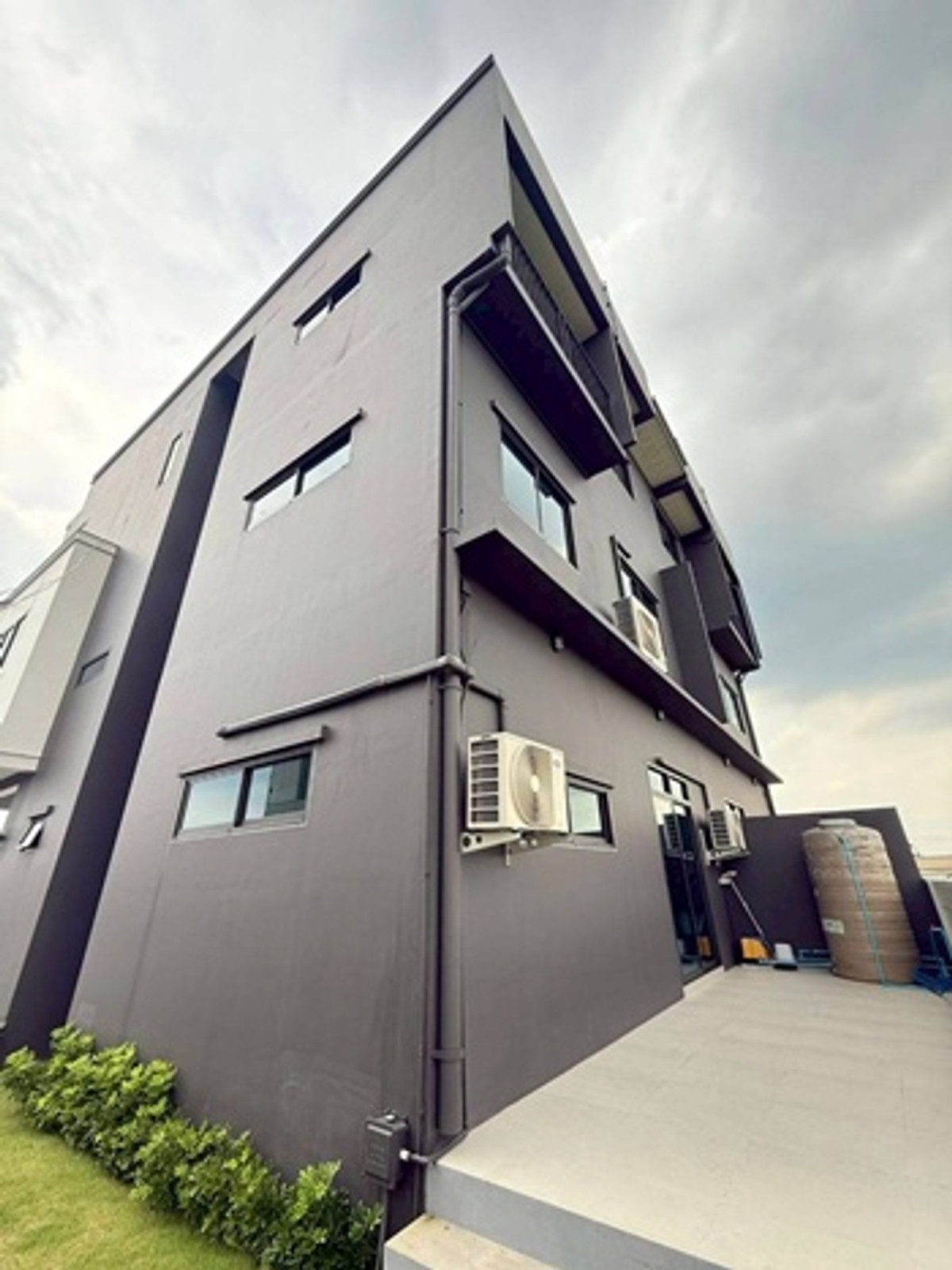 ขายโฮมออฟฟิศปทุมธานี รังสิต ธรรมศาสตร์ : โฮมออฟฟิศ คลองสี่  พื้นที่ 49 ตร.ว. ต.คลองสี่ อ.คลองหลวง จ.ปทุมธานี เนื้อที่ 49 ตารางวา ราคาขาย 9,590,000 บาท  