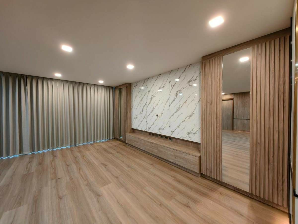 ขายคอนโดวิทยุ ชิดลม หลังสวน : 3 ห้องนอน ที่ สมคิด การ์เด้น Contact 062-496-6454