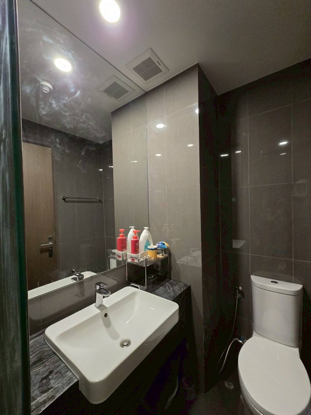 For RentCondoSiam Paragon ,Chulalongkorn,Samyan : Ashton Chula Silom【𝐑𝐄𝐍𝐓】🔥A luxurious, bright, and elegant room with a sharp design and premium materials, creating a sleek and stylish look.🔥 Contact Line ID: @hacondo