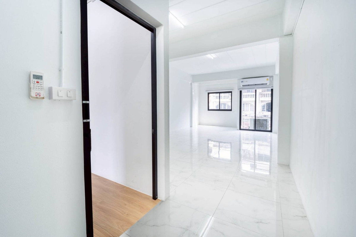 ขายอาคารพาณิชย์นนทบุรี บางใหญ่ บางบัวทอง : 🔥 ออฟฟิศ สำนักงาน 🔥 อาคารพาณิชย์ ตลาดบางใหญ่ / 4 ชั้น (ขาย), Commercial Building Bangyai Market / 4 Storey (FOR SALE) AOM014