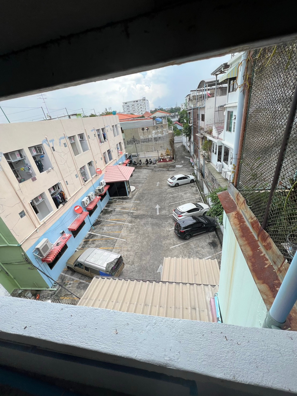 ให้เช่าอาคารพาณิชย์พระราม 3 สาธุประดิษฐ์ : ให้เช่า อาคารพาณิชย์สามชั้น ซอยแฉล้มนิมิตร 8 รีโนเวทใหม่ ยังไม่เคยปล่อยเช่า พร้อมเข้าอยู่