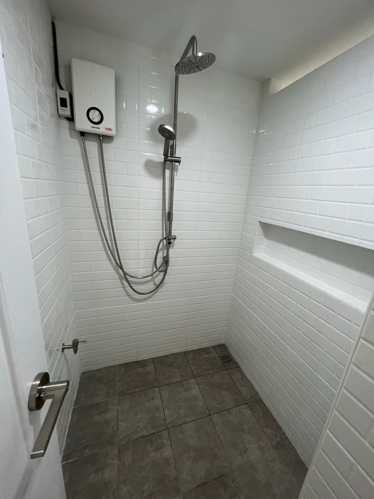 ให้เช่าอาคารพาณิชย์พระราม 3 สาธุประดิษฐ์ : ให้เช่า อาคารพาณิชย์สามชั้น ซอยแฉล้มนิมิตร 8 รีโนเวทใหม่ ยังไม่เคยปล่อยเช่า พร้อมเข้าอยู่