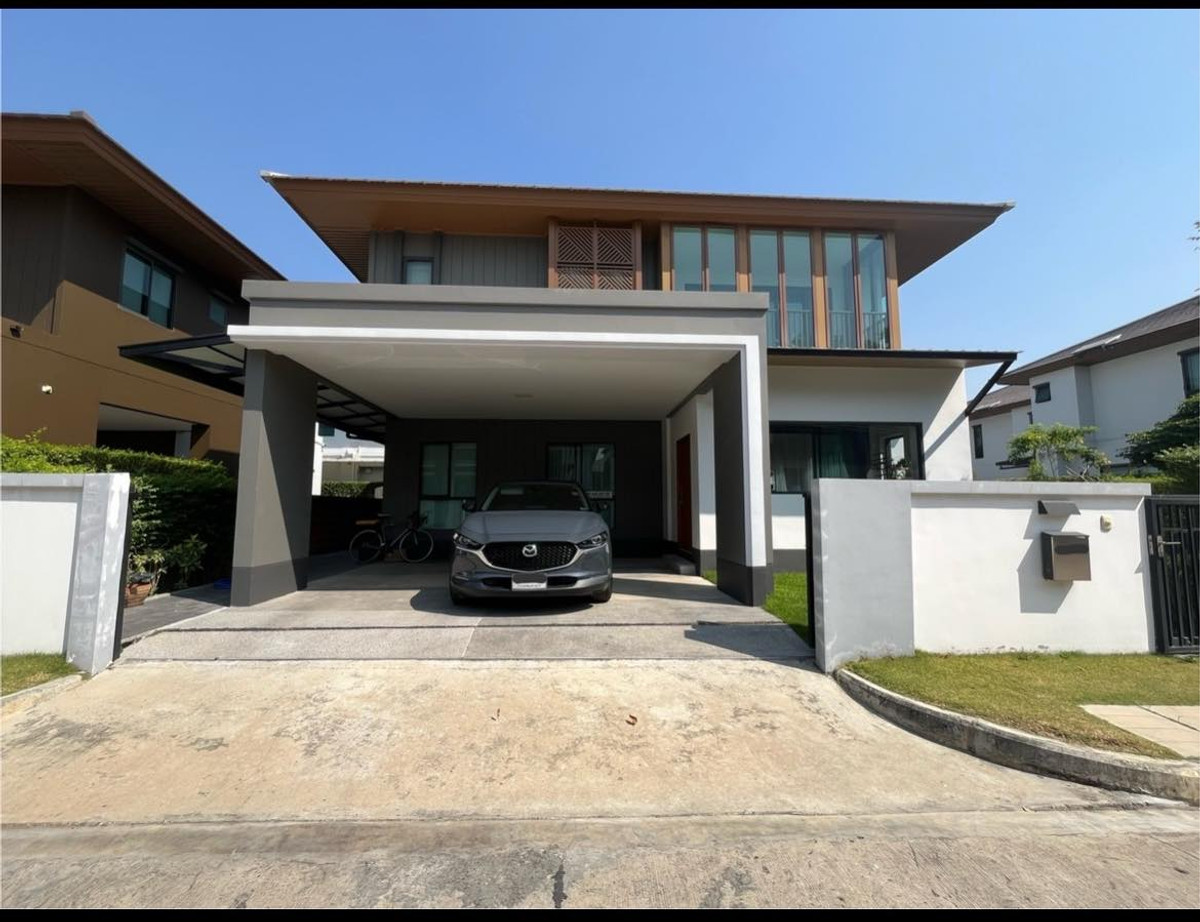 For RentHousePattanakan, Srinakarin : HR3093 Luxury detached house for rent, Burasiri Phatthanakan, resort atmosphere. On a potential location that is most convenient to travel in the Pattanakarn-New area.