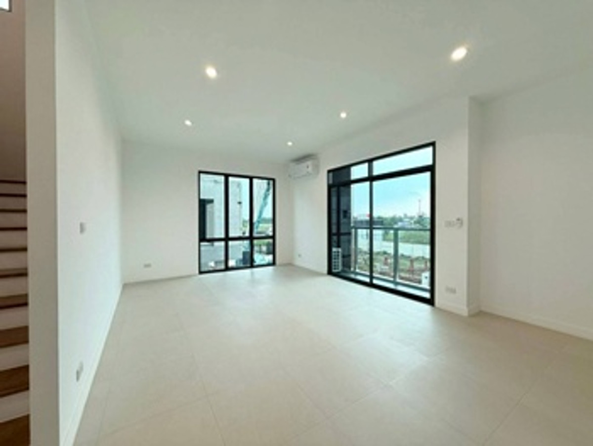 ขายโฮมออฟฟิศปทุมธานี รังสิต ธรรมศาสตร์ : โฮมออฟฟิศ คลองสี่  พื้นที่ 49 ตร.ว. ต.คลองสี่ อ.คลองหลวง จ.ปทุมธานี เนื้อที่ 49 ตารางวา ราคาขาย 9,590,000 บาท  