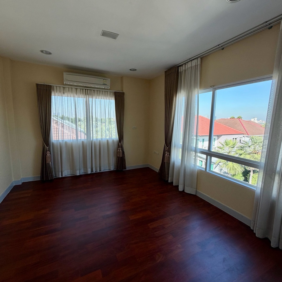 HousePattanakan, Srinakarin : 3-storey luxury detached house, Grand Bangkok Boulevard project, Rama 9 - Srinakarin (Krungthep Kreetha) 🏡 next to Wellington College international school, near the golf course.