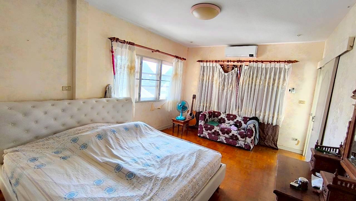 For SaleHousePhutthamonthon, Salaya : Baan Sri Supalai Single house for sale, 129.2 square meters, near Mahidol University, Salaya, Phutthamonthon, Salaya-Bang Len Road. Sri Supalai Village, Ban Mai Subdistrict, Bang Yai District, Nonthaburi, on the boundary between Nonthaburi and Nakhon Path