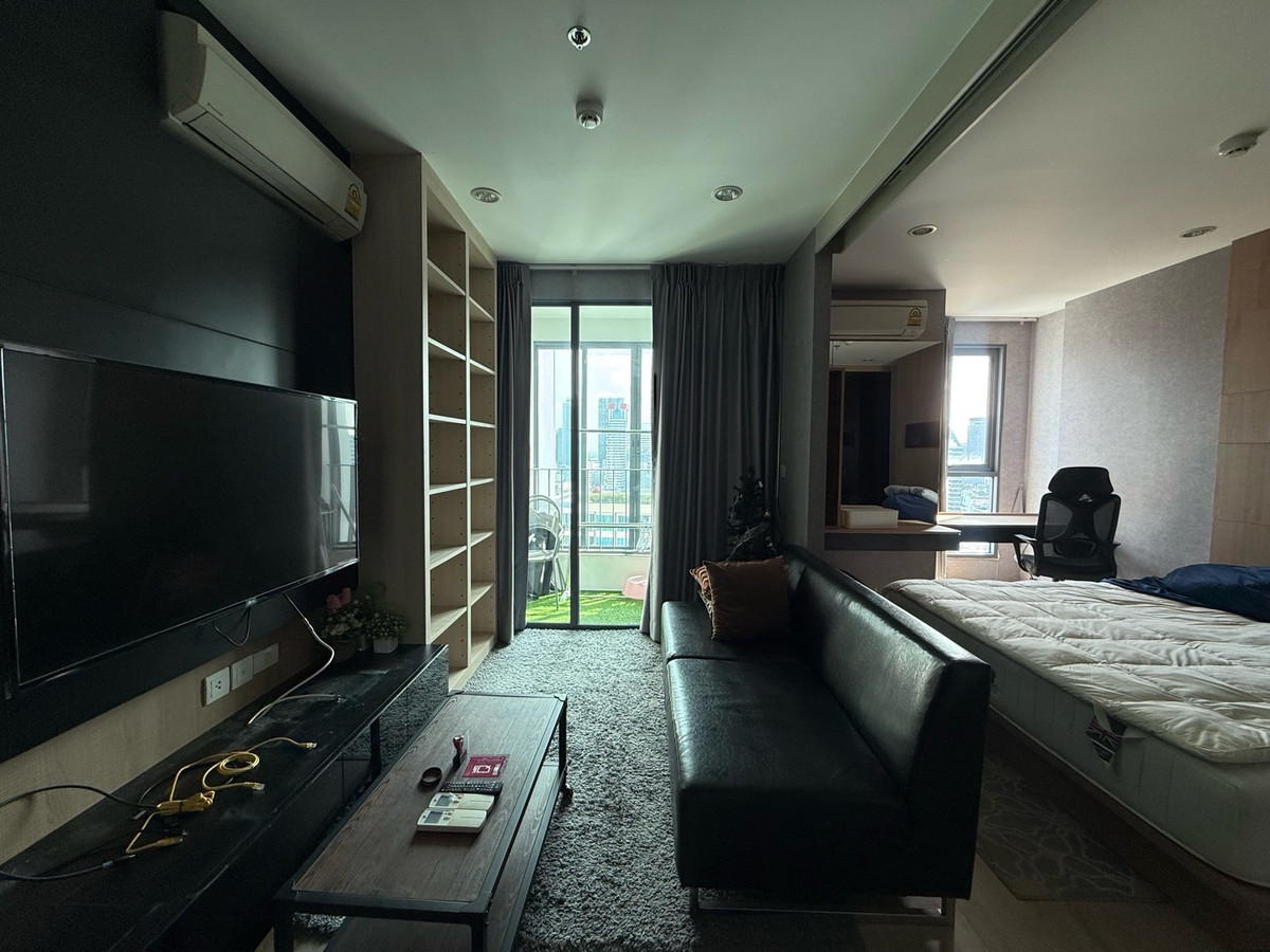 For RentCondoSiam Paragon ,Chulalongkorn,Samyan : For Rent!! Ideo Q Chula – Samyan 🌆 1 Bedroom | 34 sq.m. | Fully Furnished💰 Rent : 22,000 THB/month 📞 Contact : Aomam (Agent) Tel./Line ID : 095-587-1692 WhatsApp : +66 95 587 1692