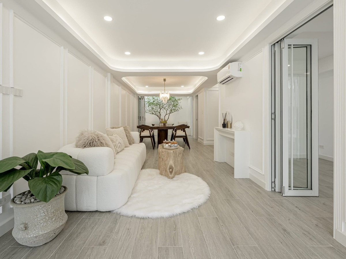 For SaleTownhomeSukhumvit, Asoke, Thonglor : LTH13939 – Townhouse for Sale | Sukhumvit 71 | 250 sqm | 4 Beds 4 Baths | Near BTS Phra Khanong | 15.9 MB | Townhouse for sale Sukhumvit 71