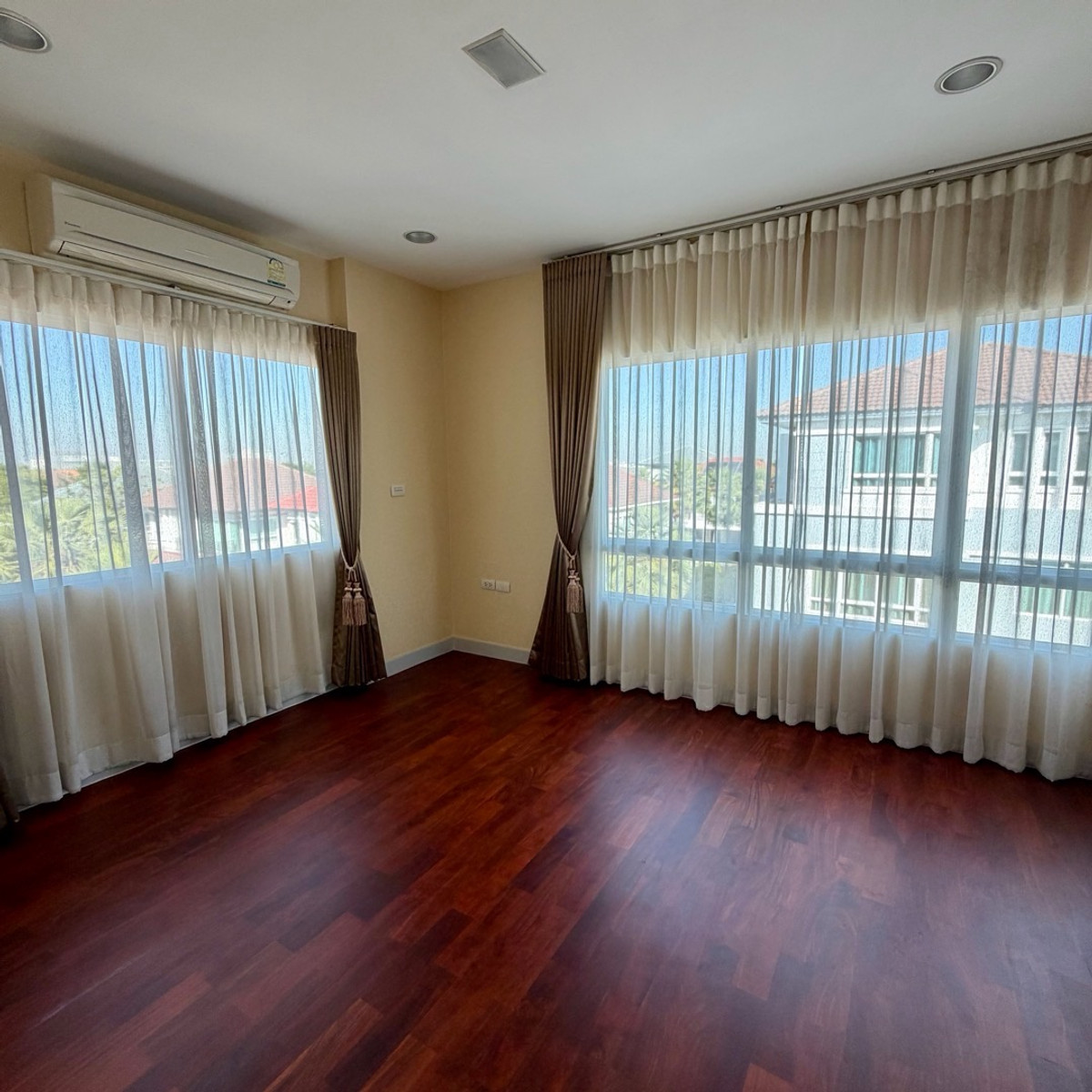 HousePattanakan, Srinakarin : 3-storey luxury detached house, Grand Bangkok Boulevard project, Rama 9 - Srinakarin (Krungthep Kreetha) 🏡 next to Wellington College international school, near the golf course.