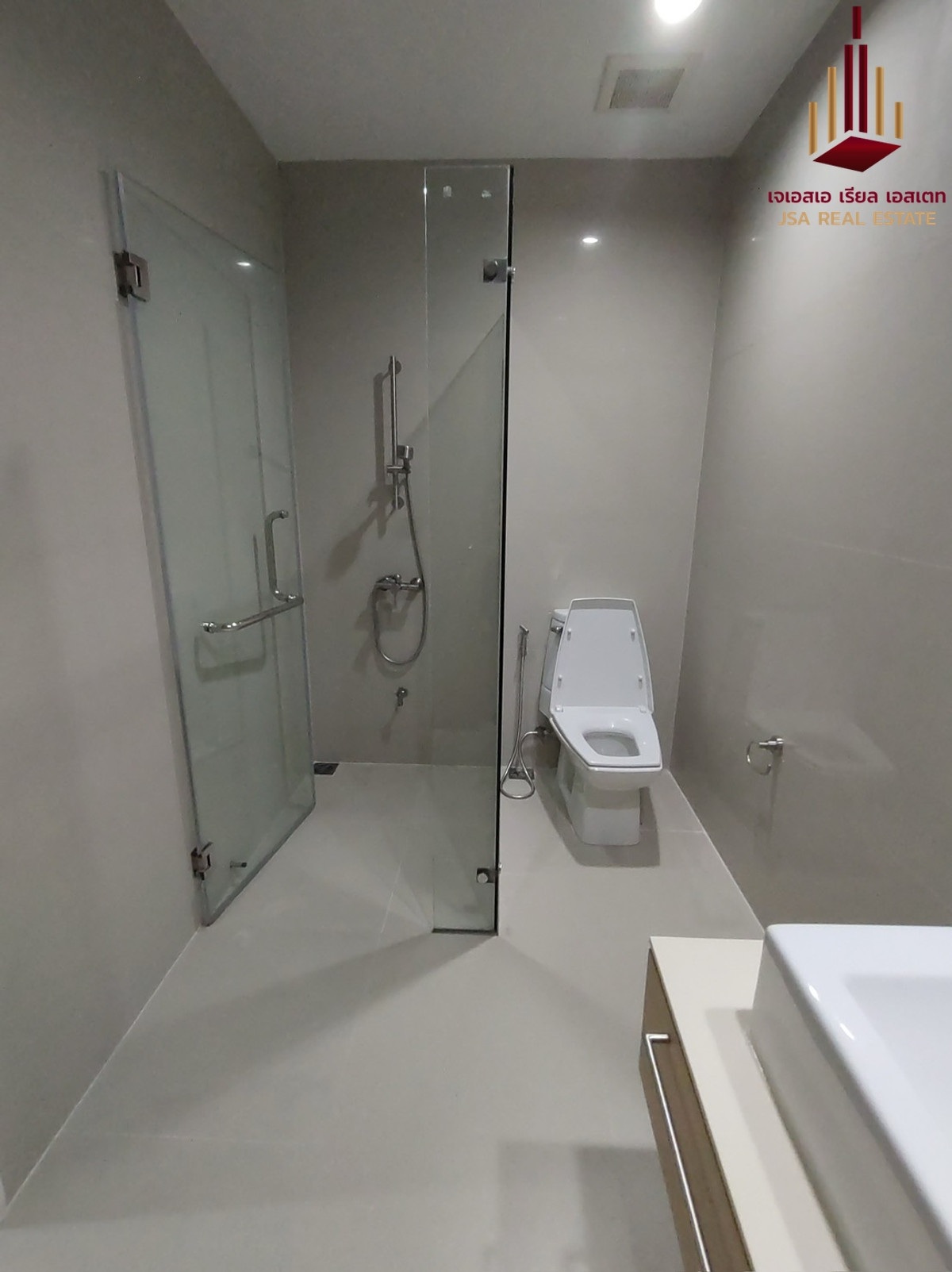 For SaleCondoLadprao, Central Ladprao : ✨ For Sale: Condo The Issara Ladprao✨ Big room, prime location.