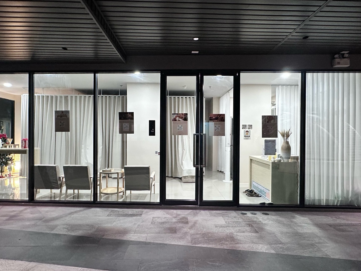 ขายร้านค้า/ตลาดนัดอ่อนนุช อุดมสุข : ขายพื้นที่เชิงพาณิชย์ พร้อมสัญญาเช่า-ร้านนวดเพื่อสุขภาพ พร้อมฐานลูกค้าในคอนโด Elio Del Nest จำนวน 1,459 ยูนิต | ขนาด 46.18 ตรม | 082-4499822