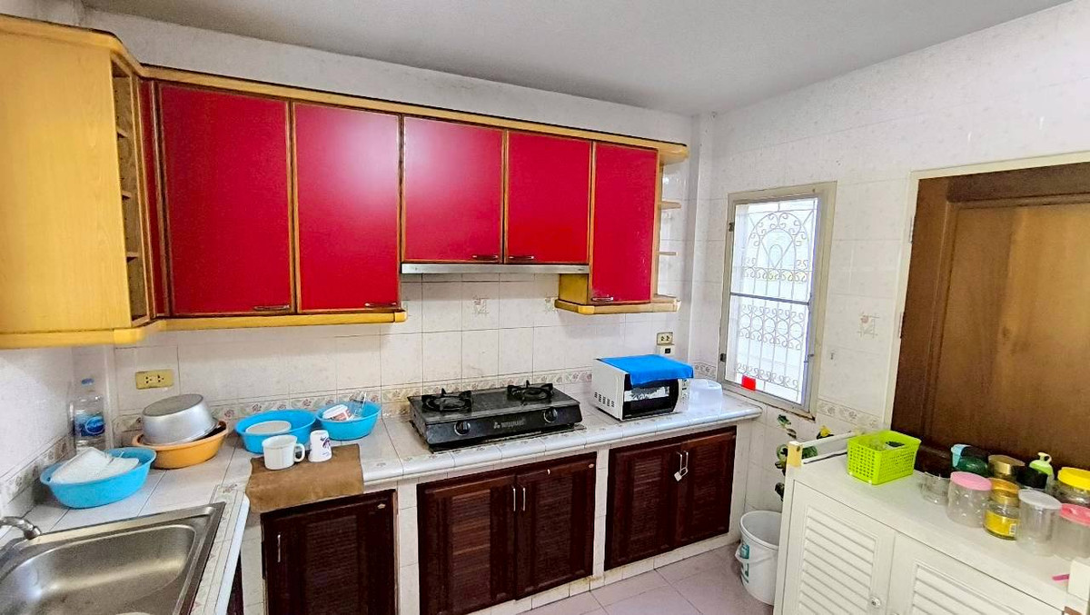 For SaleHousePhutthamonthon, Salaya : Baan Sri Supalai Single house for sale, 129.2 square meters, near Mahidol University, Salaya, Phutthamonthon, Salaya-Bang Len Road. Sri Supalai Village, Ban Mai Subdistrict, Bang Yai District, Nonthaburi, on the boundary between Nonthaburi and Nakhon Path