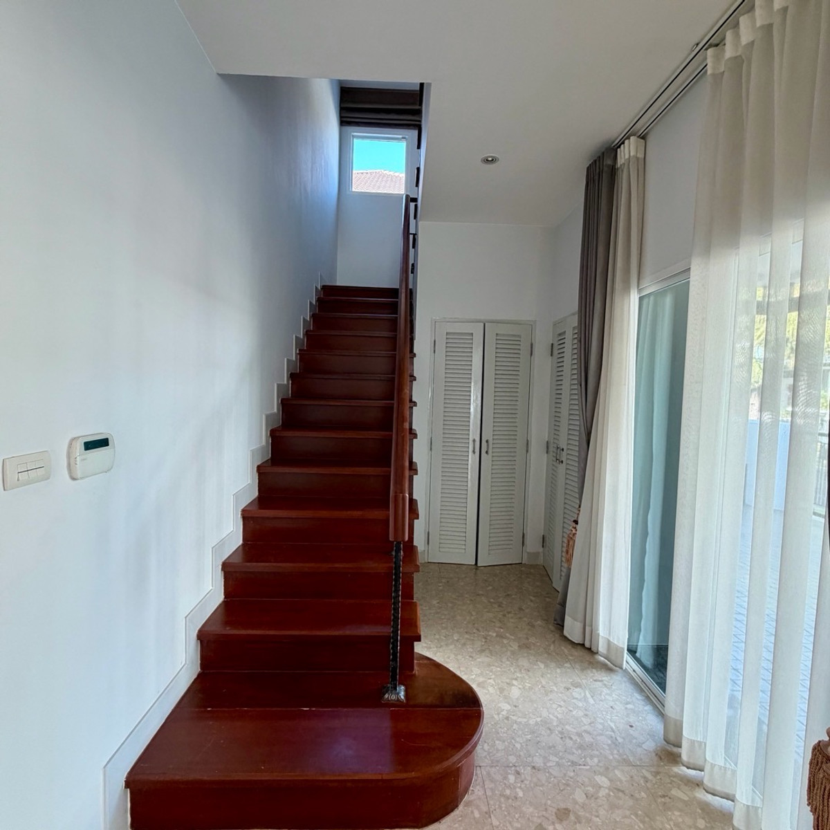 HousePattanakan, Srinakarin : 3-storey luxury detached house, Grand Bangkok Boulevard project, Rama 9 - Srinakarin (Krungthep Kreetha) 🏡 next to Wellington College international school, near the golf course.