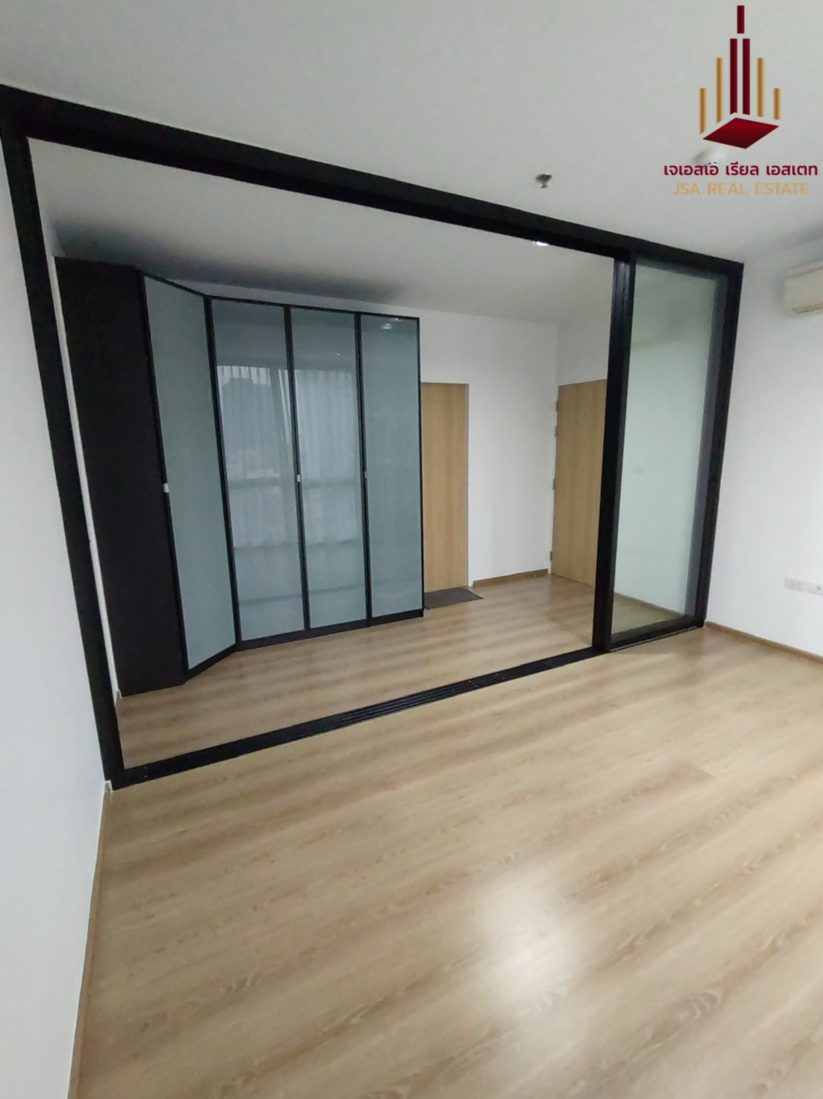 For SaleCondoLadprao, Central Ladprao : ✨ For Sale: Condo The Issara Ladprao✨ Big room, prime location.