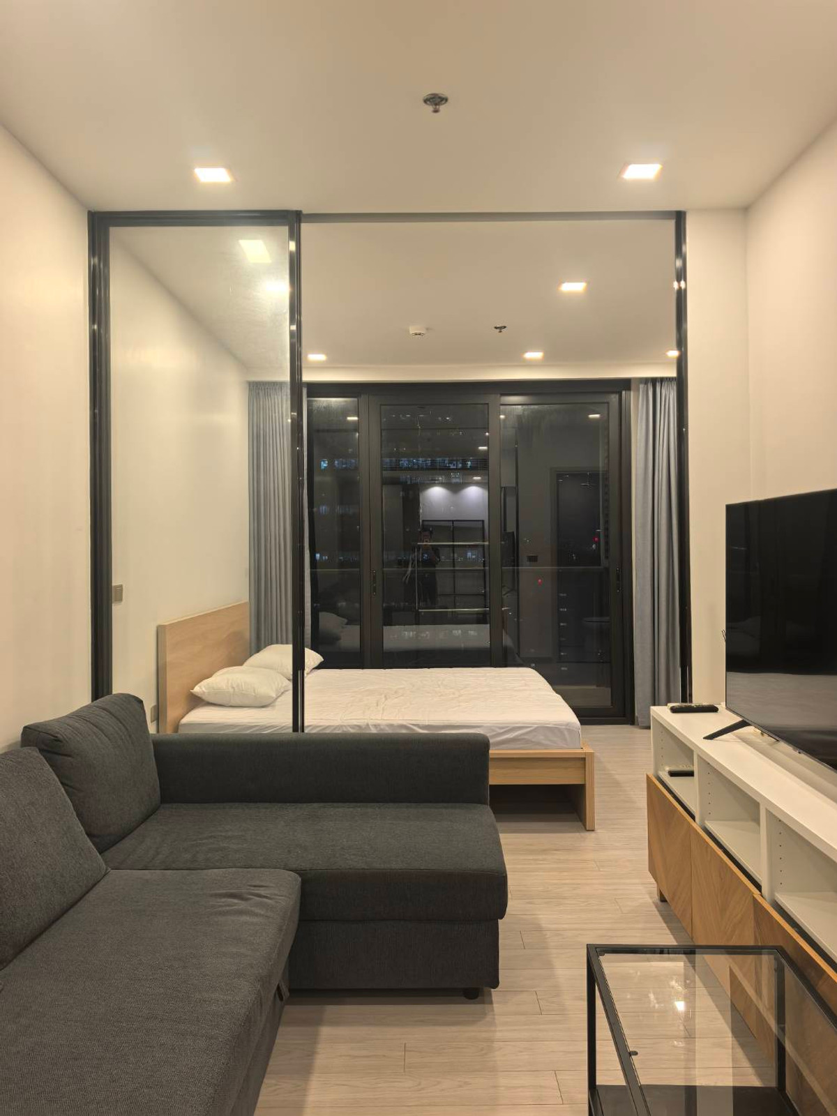 For RentCondoRama9, Petchburi, RCA : FOR RENT - 1 BEDROOM 41 SQ.M- READY TO MOVE IN - CALL NOW 094-641-5974