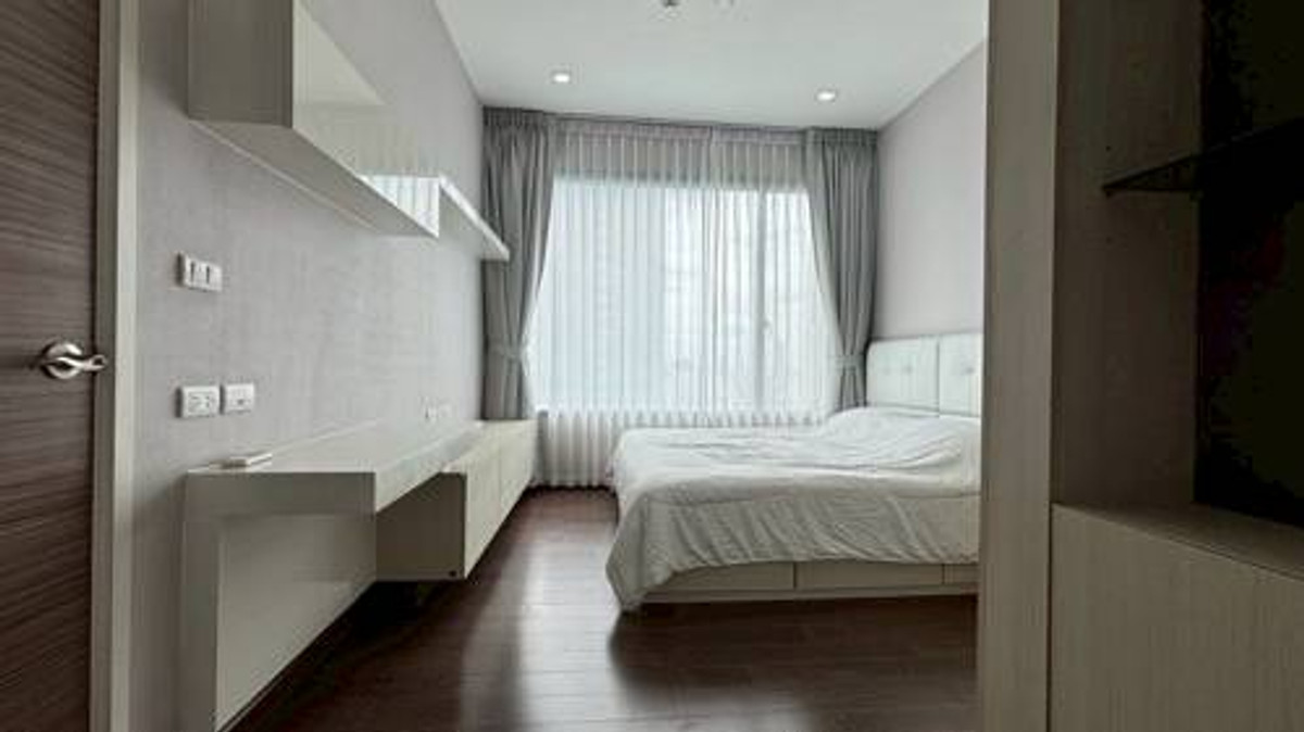 ให้เช่าคอนโดพระราม 9 เพชรบุรีตัดใหม่ RCA : 1 ห้องนอน ขนาด45 ตร.ม. | ชั้น 27 แต่งครบ ชั้นสูง วิวตะวันออก ลมดี ไม่ร้อน