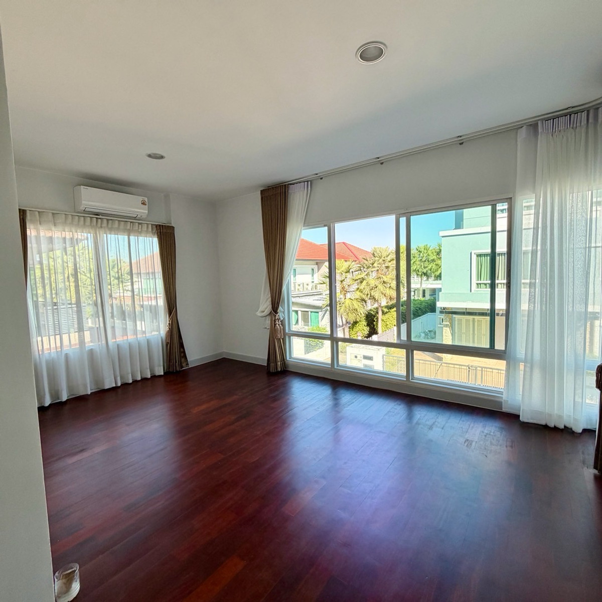 HousePattanakan, Srinakarin : 3-storey luxury detached house, Grand Bangkok Boulevard project, Rama 9 - Srinakarin (Krungthep Kreetha) 🏡 next to Wellington College international school, near the golf course.