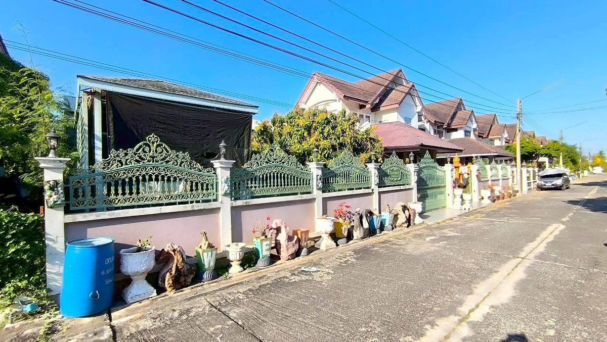 For SaleHousePhutthamonthon, Salaya : Baan Sri Supalai Single house for sale, 129.2 square meters, near Mahidol University, Salaya, Phutthamonthon, Salaya-Bang Len Road. Sri Supalai Village, Ban Mai Subdistrict, Bang Yai District, Nonthaburi, on the boundary between Nonthaburi and Nakhon Path
