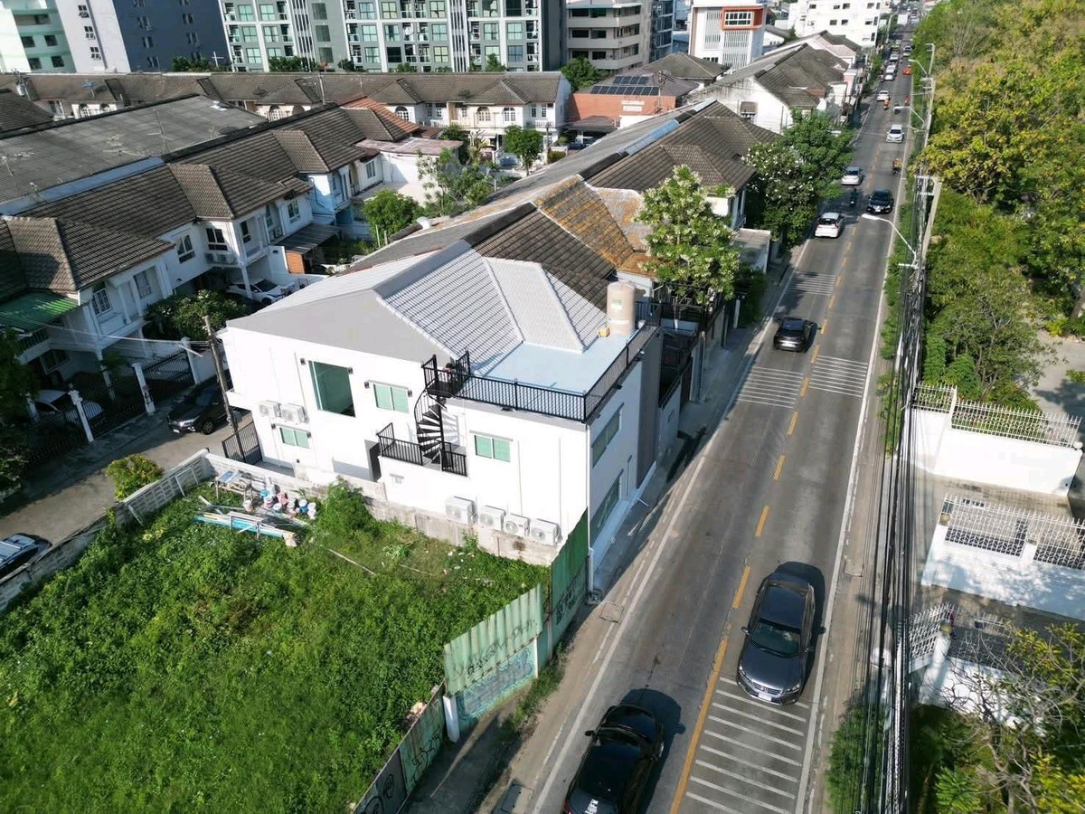 ให้เช่าบ้านรัชดา ห้วยขวาง : 🔥🔥🔥บ้านเดี่ยว นอกโครงการ ซอยรัชดา  บ้านสวยตกแต่งใหม่ เฟอร์นิเจอร์ครบพร้อมอยู่ ในหมู่บ้าน ปลอดภัยไม่มีโจร เพื่อนบ้านดีไม่มีปัญหา💰💰💰