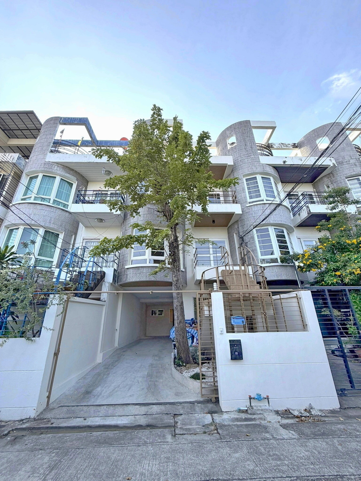 For SaleTownhomeLadprao, Central Ladprao : H0791♛♚Townhome 5 bedrooms for sale⚝Lat Phrao♜MRT Phawa∞099-5919653,065-9423251▚Line@sureresidence