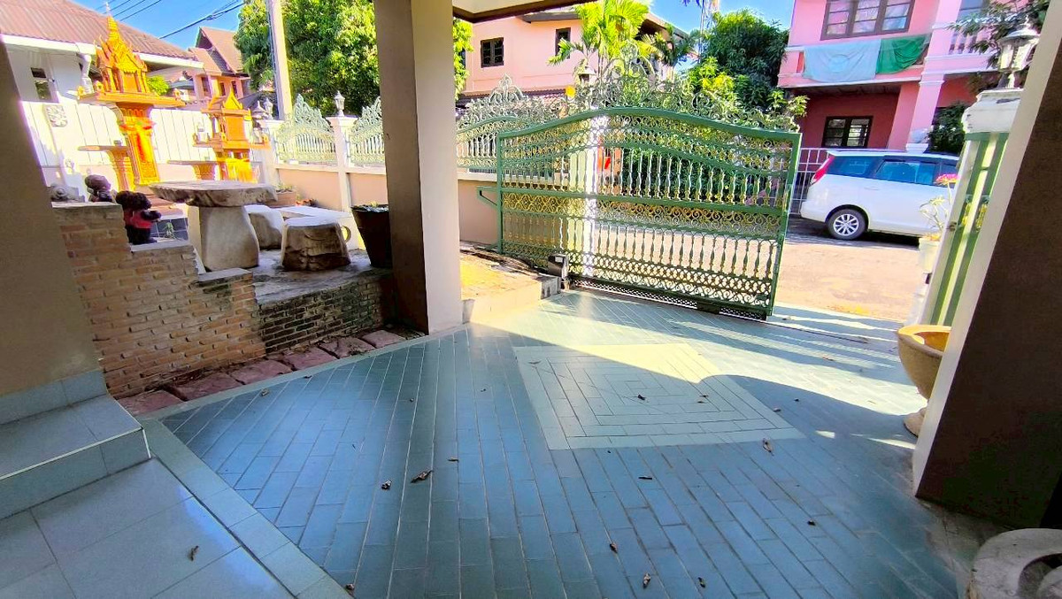 For SaleHousePhutthamonthon, Salaya : Baan Sri Supalai Single house for sale, 129.2 square meters, near Mahidol University, Salaya, Phutthamonthon, Salaya-Bang Len Road. Sri Supalai Village, Ban Mai Subdistrict, Bang Yai District, Nonthaburi, on the boundary between Nonthaburi and Nakhon Path