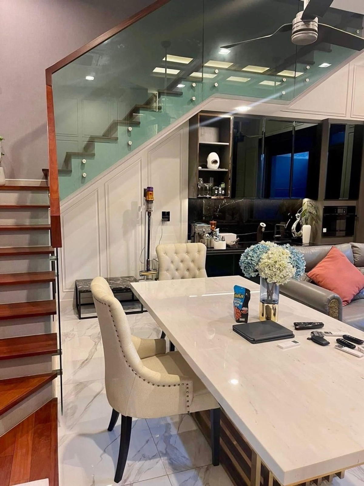 For RentTownhomeLadprao, Central Ladprao : 🔹Townhome for rent The Eight Chatuchak-Ratchada🔹 254 sq m. • 3 bedrooms, 4 bathrooms • 2 parking spaces • 27.5 sq m.